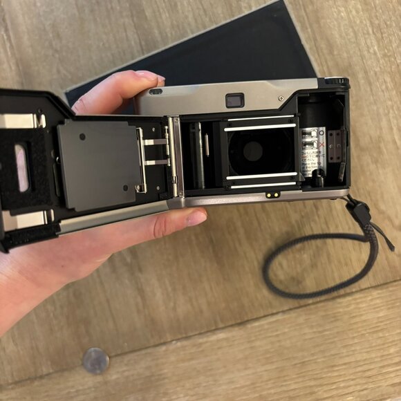 Contax T2 35mm Camera, Silver - With Case, Display Case and Strap - EX+ - Picture 6 of 11